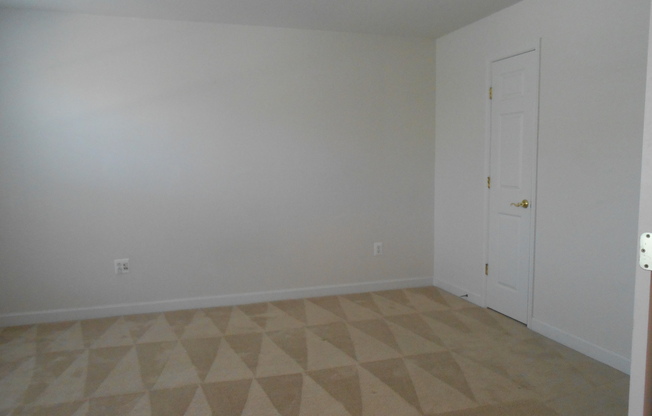 Three Bedroom Townhouse on Sugarloaf Parkway for $2600.00 a month