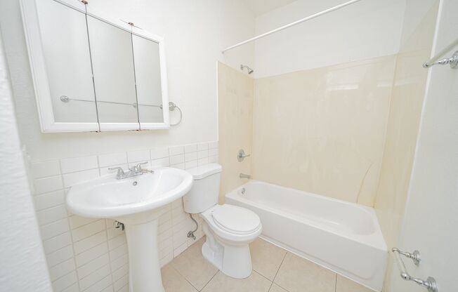 1 bed, 1 bath, $1,595, Unit 103