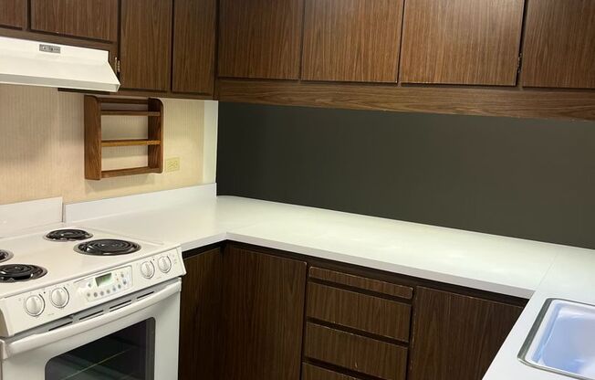 Charming 3-Bedroom Townhome in Desirable Greenhaven/Pocket Area!