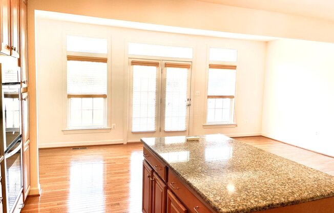 1560 RUTLAND WAY