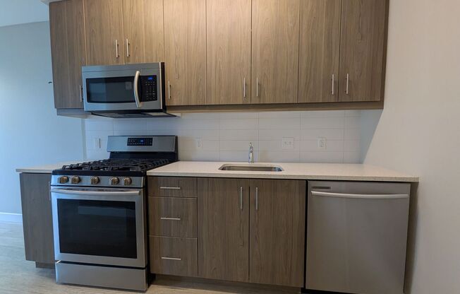 Studio, 1 bath, 412 sqft, $1,275, Unit 304