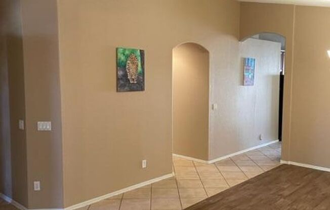 SPACIOUS 4 bedroom, 2 bath home in Phoenix!
