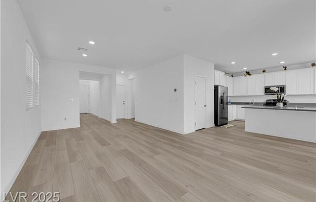 New Construction! Immaculate, 4 bed, 3 bath home in Sunrise Mountain