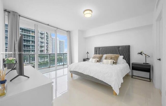 2 beds, 2 baths, 1,327 sqft, $5,100, Unit 495 Brickell Ave # 1610