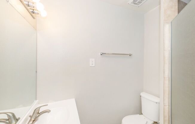 2 beds, 2 baths, 1,040 sqft, $1,445, Unit 4323-02