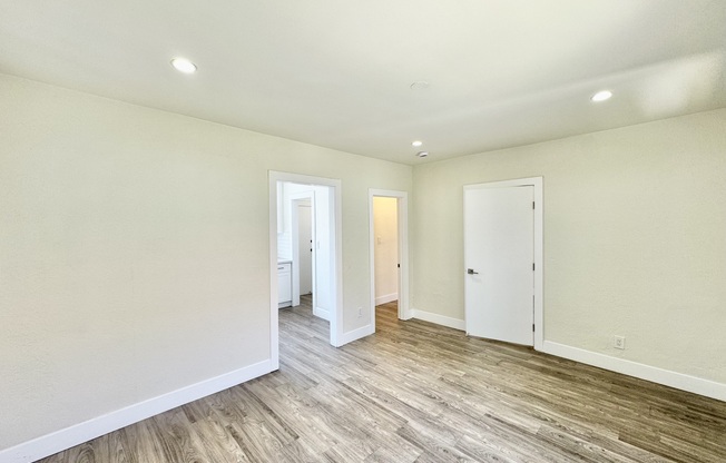 2416 LASALLE AVE