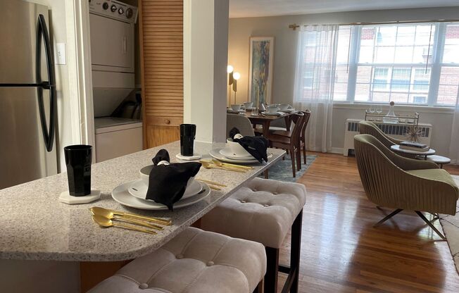 2 beds, 1 bath, 897 sqft, $2,335, Unit C-01