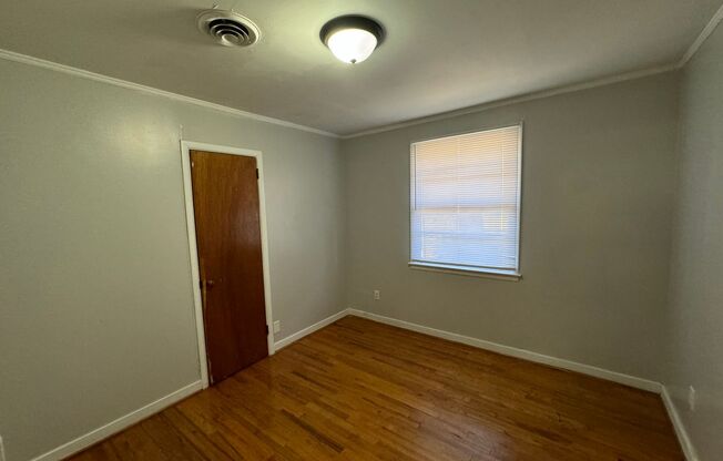 3 beds, 1 bath, $1,095