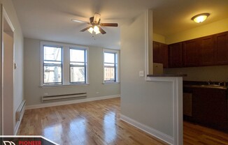 818 W Diversey Ave