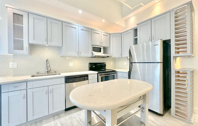 Top floor modern crafted spacious 1 Bed + 1 Bath