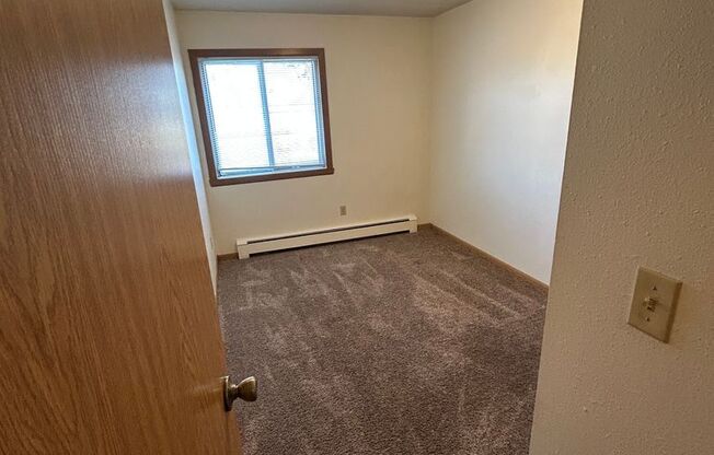 2 beds, 1 bath, 833 sqft, $850, Unit 21