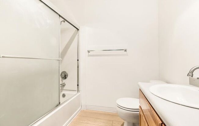 1 bed, 1 bath, 547 sqft, $1,350, Unit 32