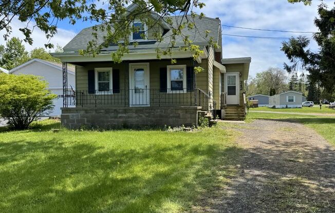 3 beds, 1 bath, 1,016 sqft, $1,495