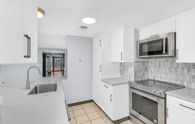 3 beds, 2 baths, $4,340, Unit Unit 1402
