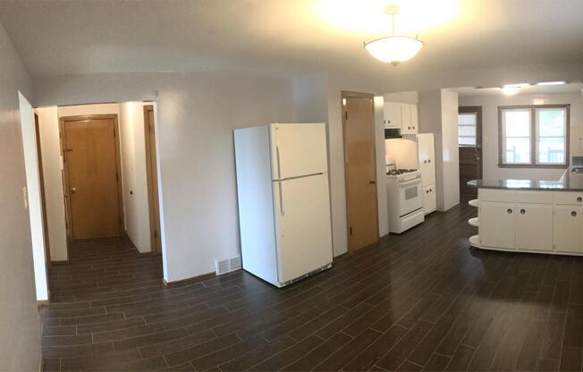 2843 W 79 ST
