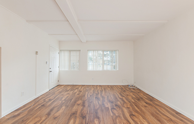 2BD/1BA CROWN POINT APARTMENT - 2 BLOCKS TO SAIL BAY - $2,945/mo!