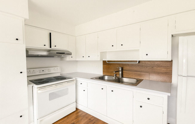 Charming 2BR/1BA Apartment in Sunrise – $2,300/Month