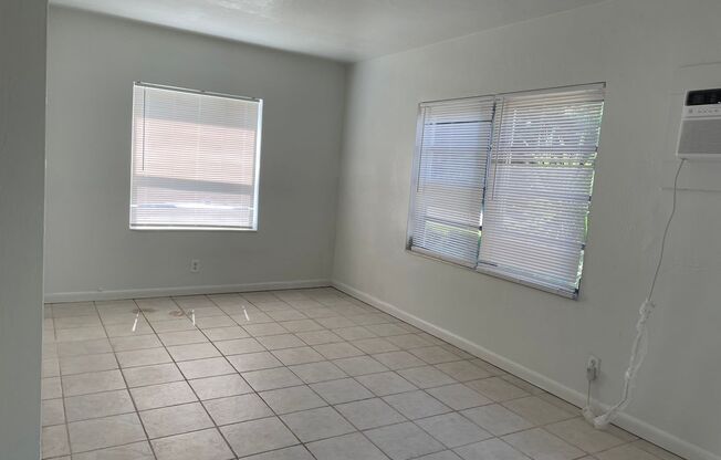 1 bed, 1 bath, 850 sqft, $1,700