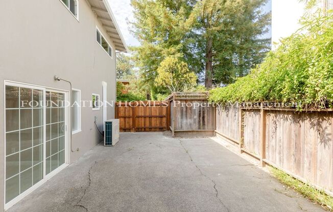 Recently Remodeled - Lower Unit - A/C - Enclosed Patio - Walkable - FOUNDATION