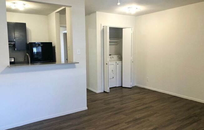 1 bed, 1 bath, $1,300, Unit Unit 3