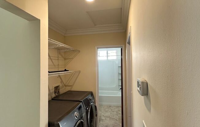 2 beds, 1 bath, 1,000 sqft, $3,400, Unit 2 B- Back