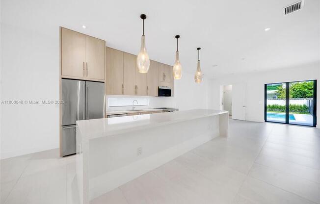 2921 SW 26 ST