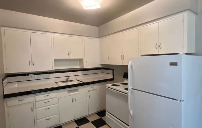 1 bed, 1 bath, $1,595, Unit 05