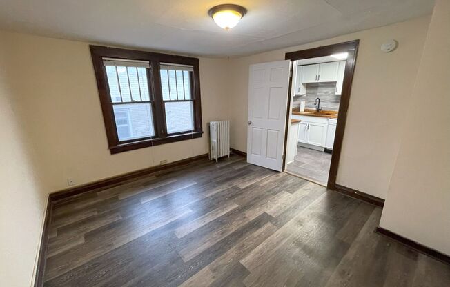 2 beds, 1 bath, $1,895