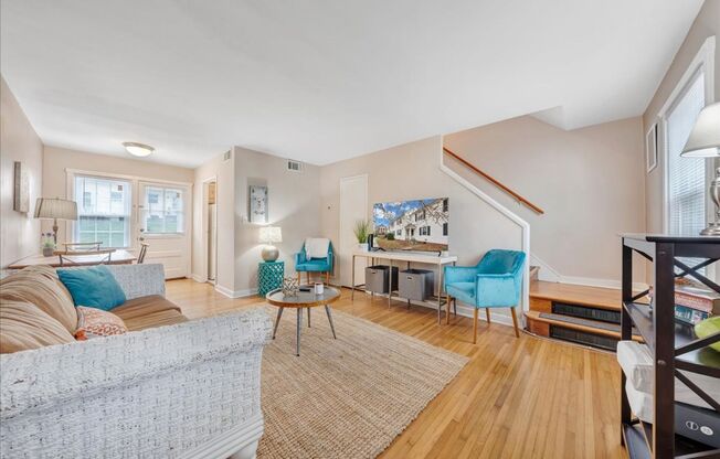 2BD/1BA - Walking Distance to Downtown and W&L!