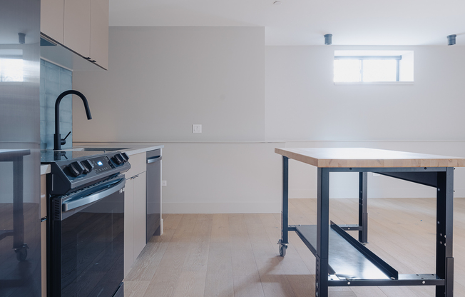 2228 N KEDZIE