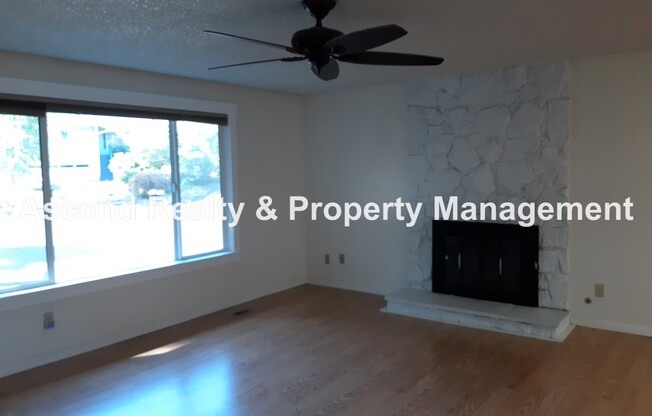 Updated 4 Bed on Cul de Sac Quick Access to Nike/Intel Parks Schools & Shops Fenced Yard w/Awesome Covered Patio