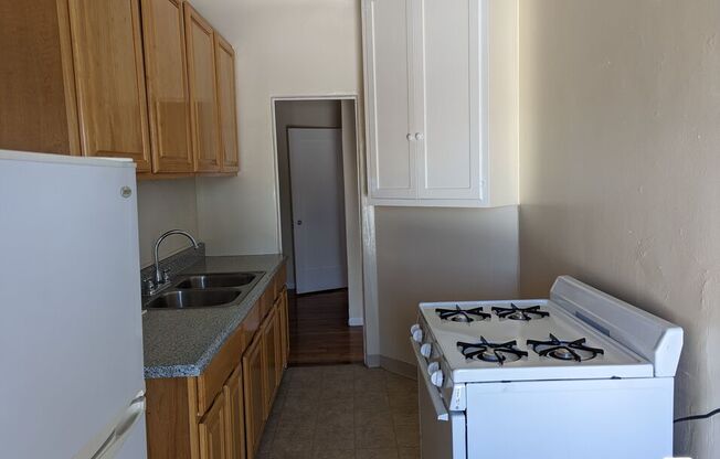 1 bed, 1 bath, 785 sqft, $1,899, Unit 405