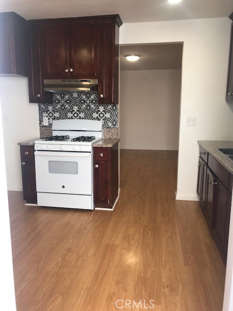 524 W 81 ST