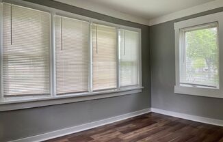 Darling 2 Bedroom 1 Bathroom Home in Minneapolis!