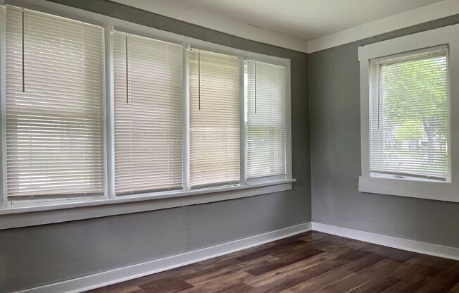 Darling 2 Bedroom 1 Bathroom Home in Minneapolis!