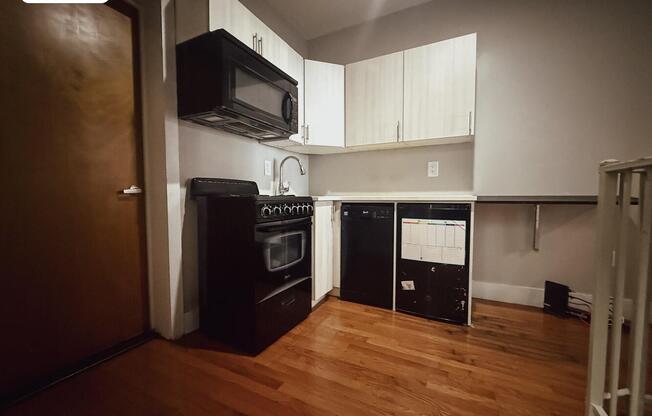 1 bed, 1 bath, $2,995, Unit B