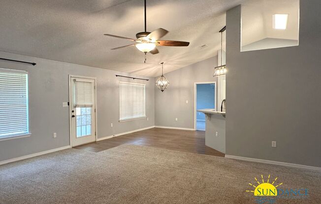 Spacious 4 Bedroom Home with Screened Patio in Navarre!