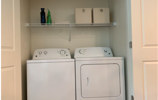2 beds, 1 bath, 852 sqft, $1,450, Unit 342