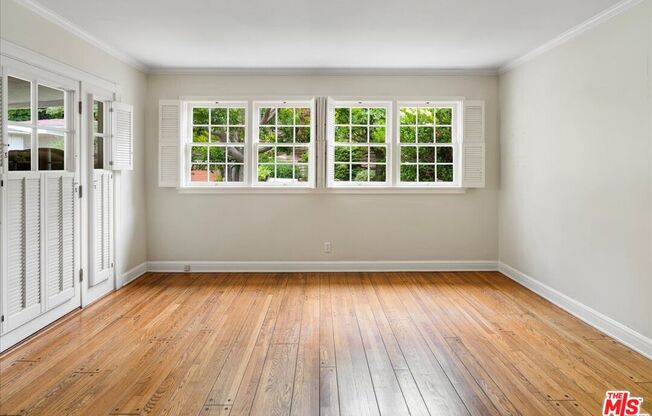146 N GUNSTON DR