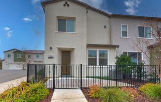 3 beds, 2.5 baths, $2,750