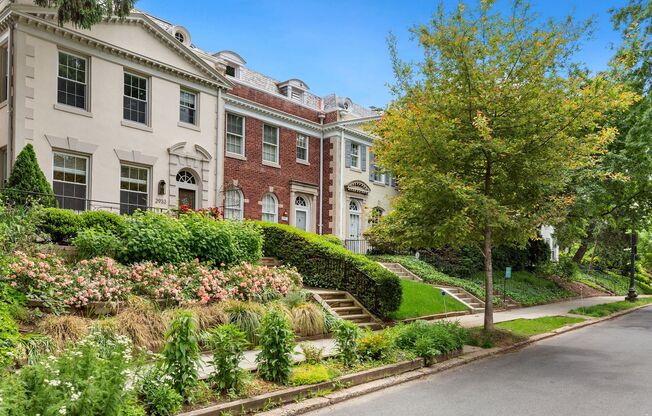 Available Now! 4 Bedroom  3.5  Bathroom Townhouse //Woodley Park// Garage, Driveway & 3 Levels of Living Space!