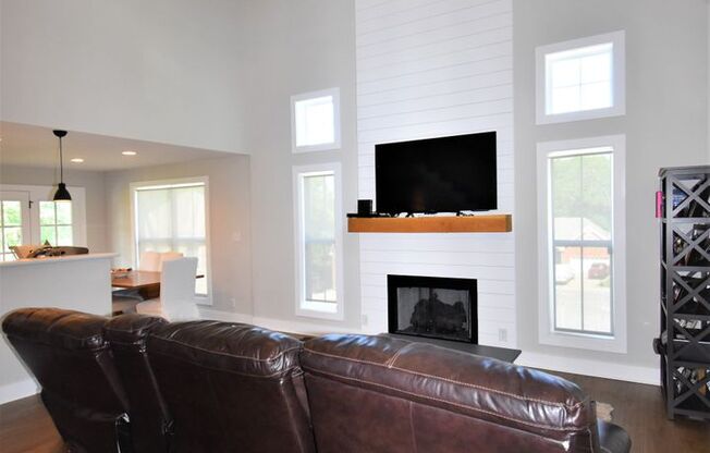 4 Bedroom 2 1/2 Bath Home For Rent in Gate Community!