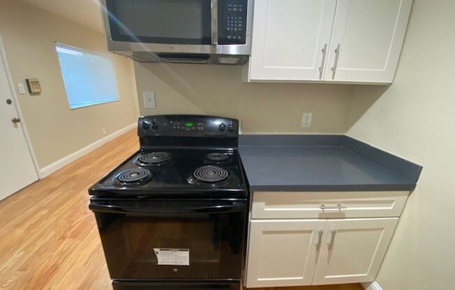 1 bed, 1 bath, $1,925, Unit 206-10