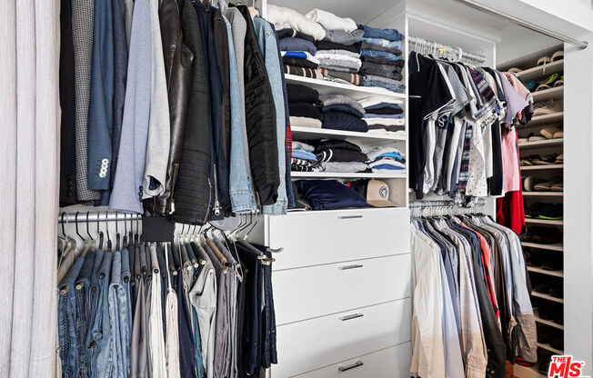 1 bed, 1 bath, 950 sqft, $3,150, Unit 1111