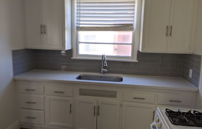 2 beds, 1 bath, $1,995, Unit 11