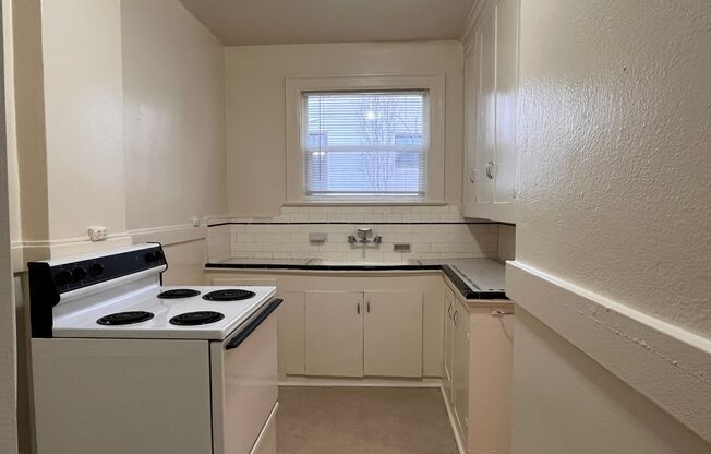 Studio, 1 bath, 485 sqft, $1,025, Unit 34