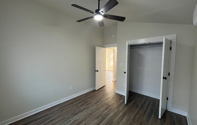 2 beds, 1 bath, $1,275, Unit UNIT B