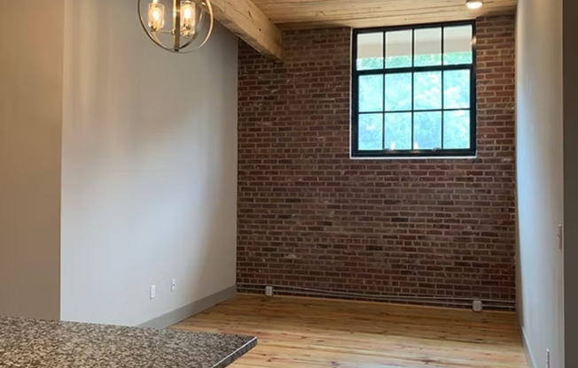 2 beds, 2 baths, 975 sqft, $1,890