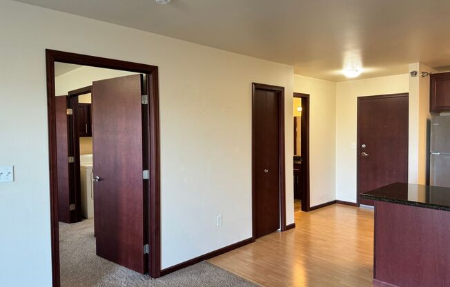 1 bed, 1 bath, 718 sqft, $995, Unit 5400-103