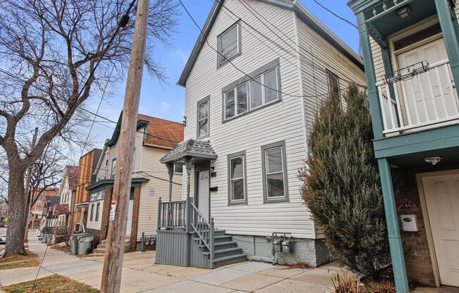 Updated 3 Bed / 1 Bath Duplex — Lower East Side Milwaukee